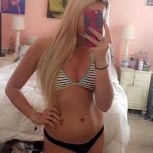 Triple strap VS triangle top